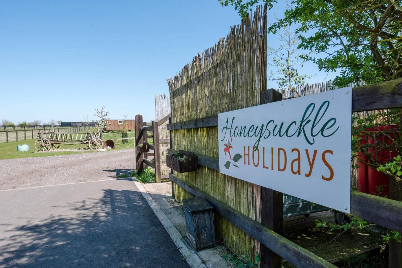 Honeysuckle Farm Holidays By Stay In Suffolk, Monk Soham Woodbridge Exteriör bild